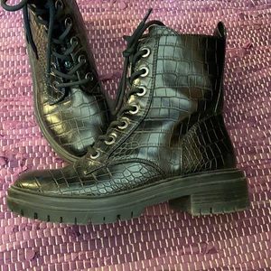 Nine West black faux patent zip up lug sole boots
